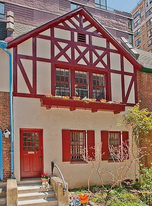 2nd image of 265 W 94th St #2