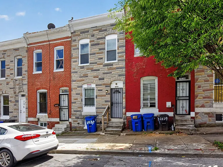 2537 Hollins St — Photo 2