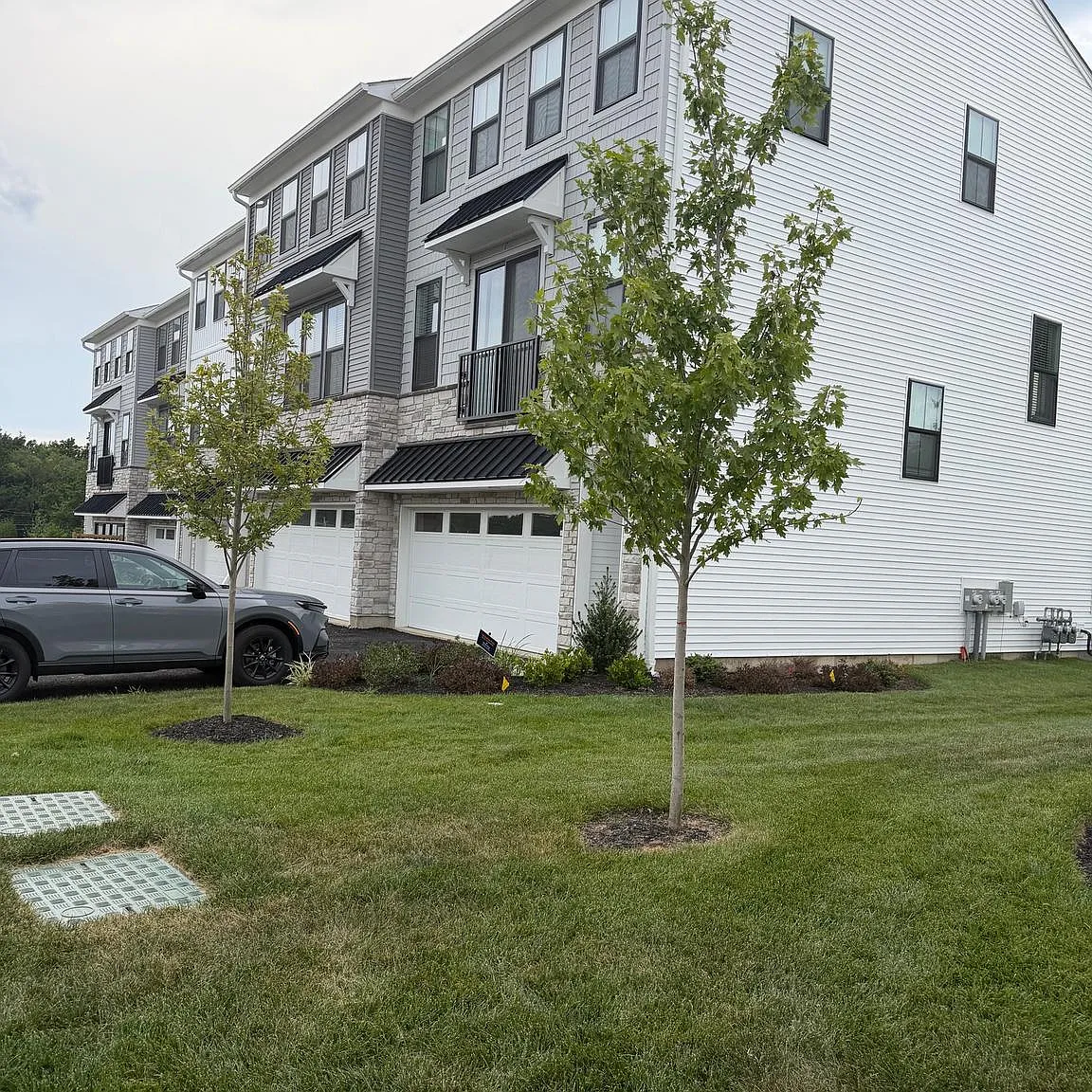 3 bed, 4.0 bath, 2212 sqft, $3,650 — Photo 3