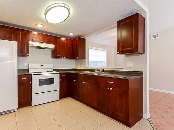 5th image of 9109 Sandcroft Ct