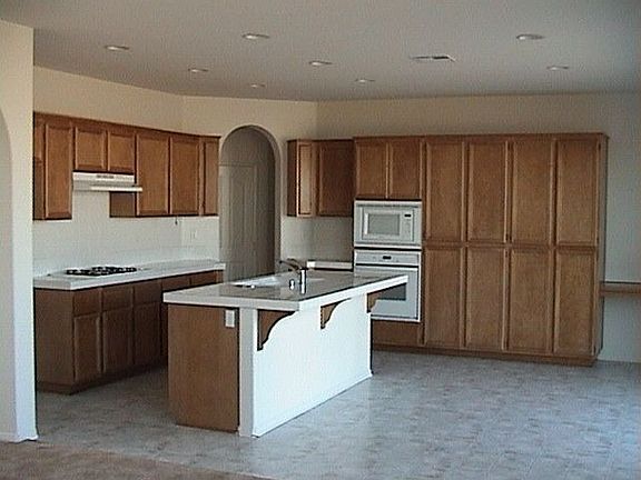 3rd image of 27664 Gladstone Dr