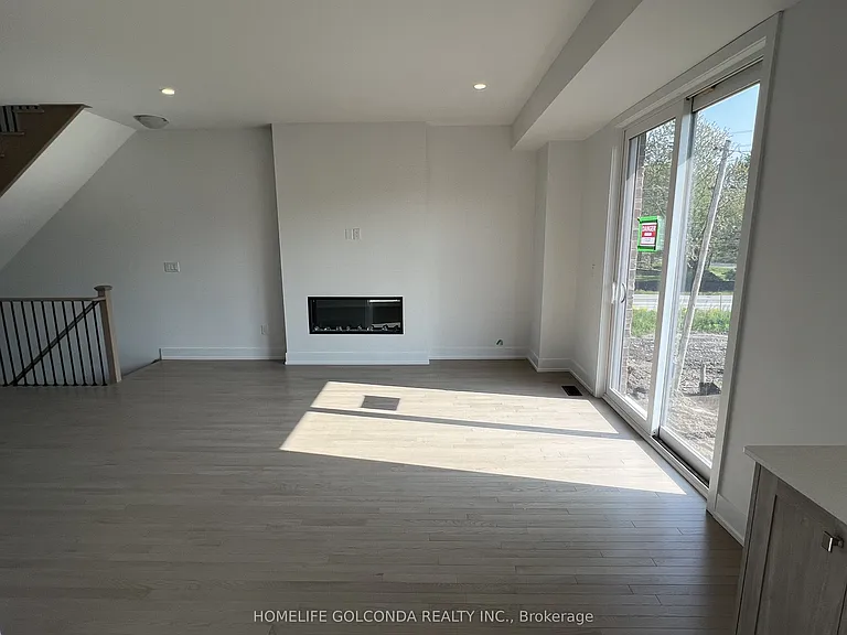 8 Sobczak Dr — Photo 2