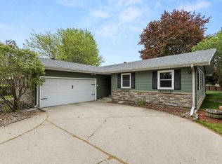 1726 Orchard Dr, Brookings, SD 57006