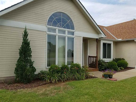 2nd image of 1335 Hillside Dr