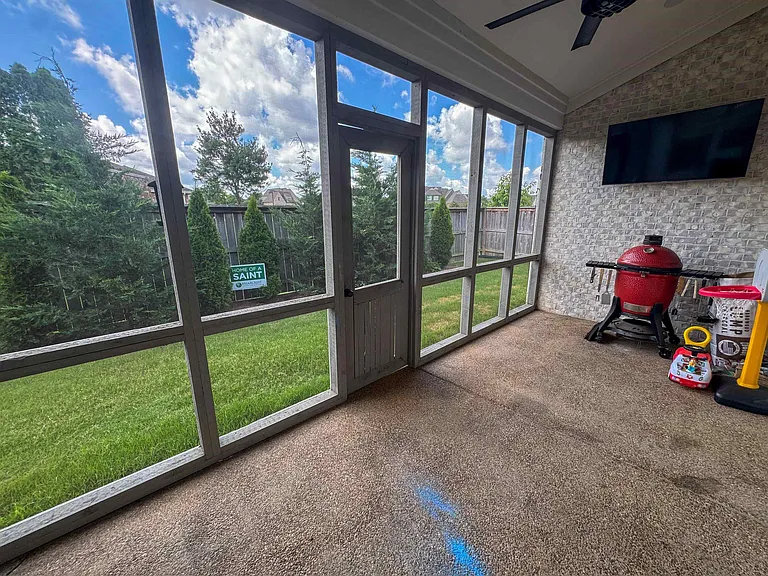 621 Covington Walk Ln S — Photo 18