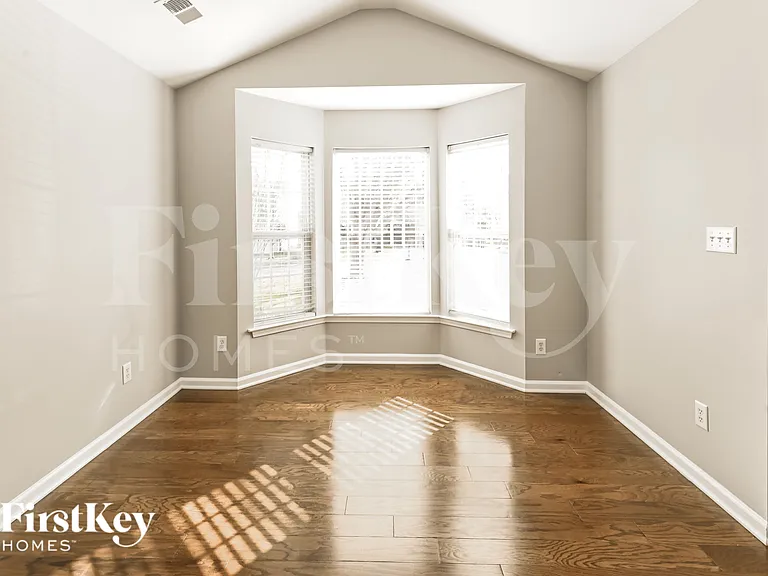 7826 Cafferty Cir — Photo 8
