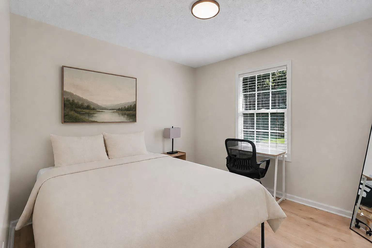 4 bed, 3.0 bath, 2200 sqft, $802 — Photo 1