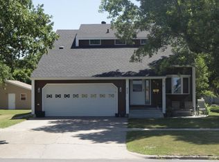 808 3rd St NW, Watertown, SD 57201