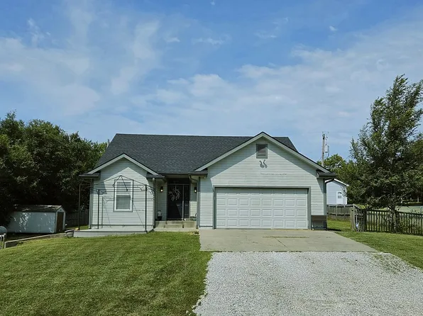 503 Kansas Ave, Hoyt, KS 66440