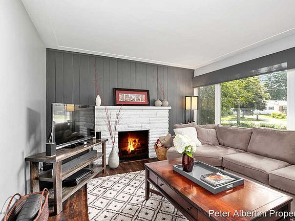 3rd image of 2033 Dushane St NW