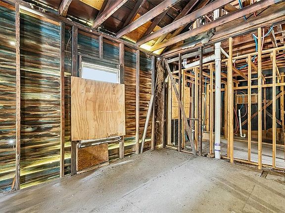 3rd image of 8825 Apple St