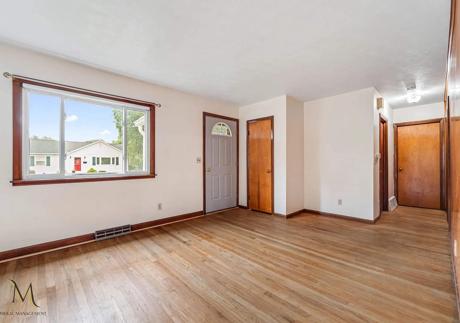 Single-Family Home with Central Air and Garage! — Photo 4