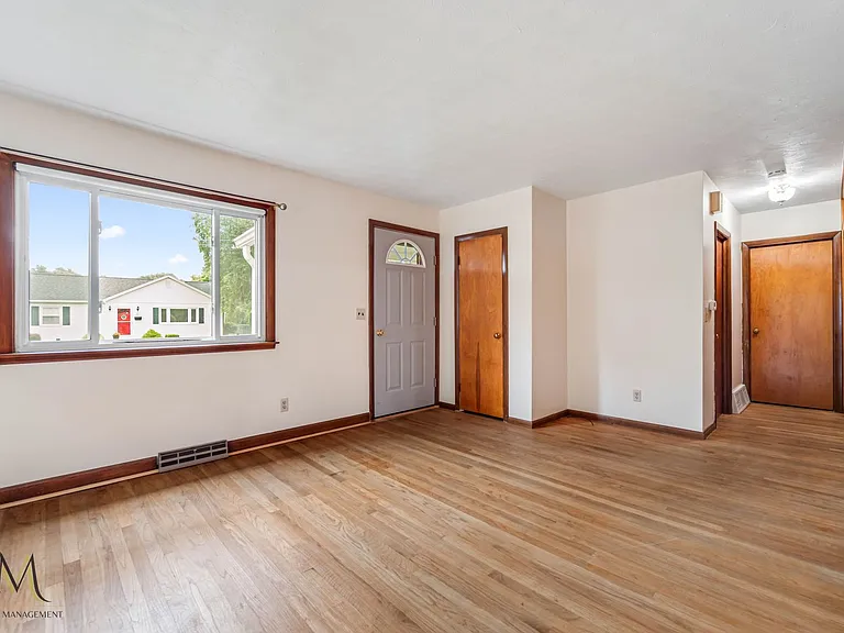 38 Anne St — Photo 4
