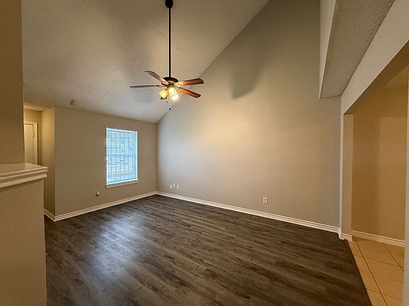 5th image of 2719 Briarbank Cir