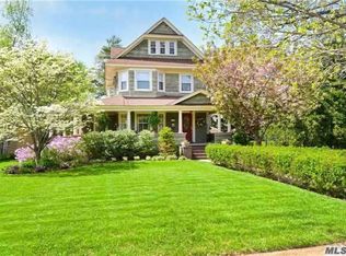 370 N Village Ave, Rockville Centre, NY 11570
