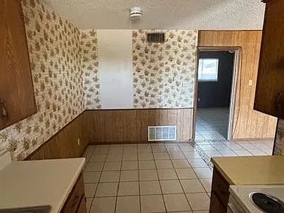 1015 Parmer Ave — Photo 4