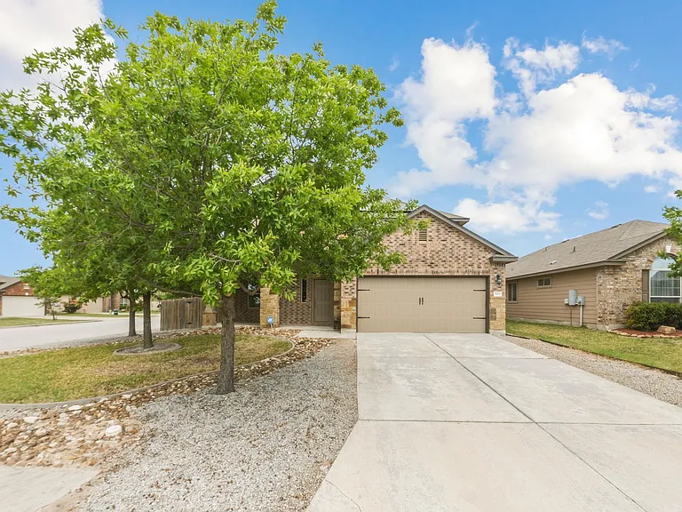 301 Serpentine Ln — Photo 2