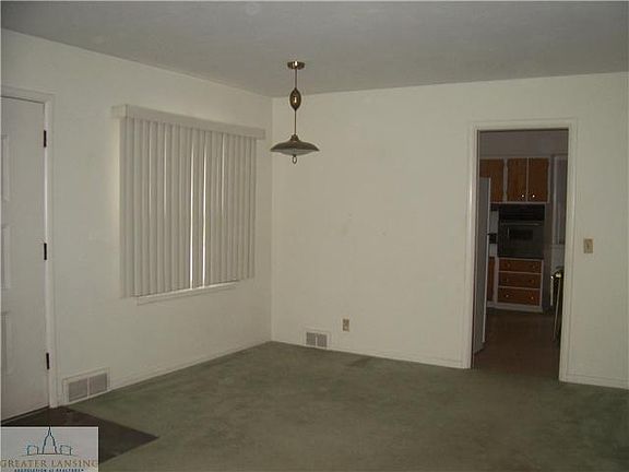 4th image of 2828 Lee Blvd