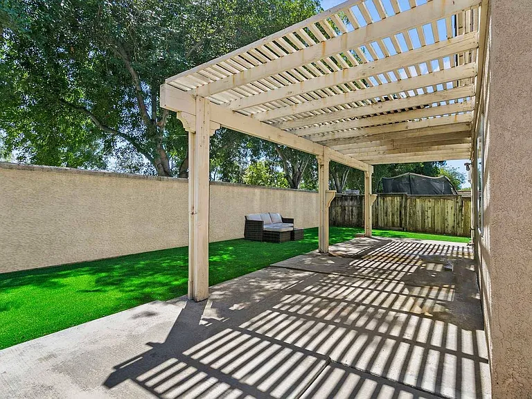 14033 Yorktown Ct — Photo 22