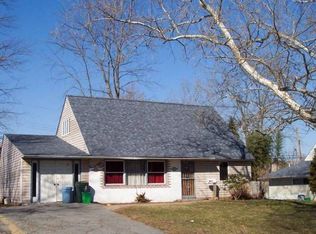 27 Cactus Rd, Levittown, PA 19057