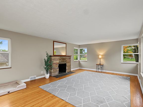 2nd image of 559 Portland Way S