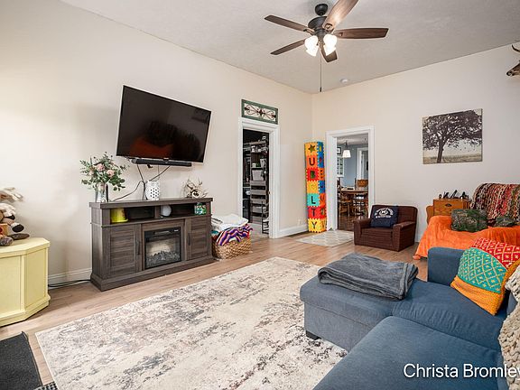 3rd image of 517 Front St