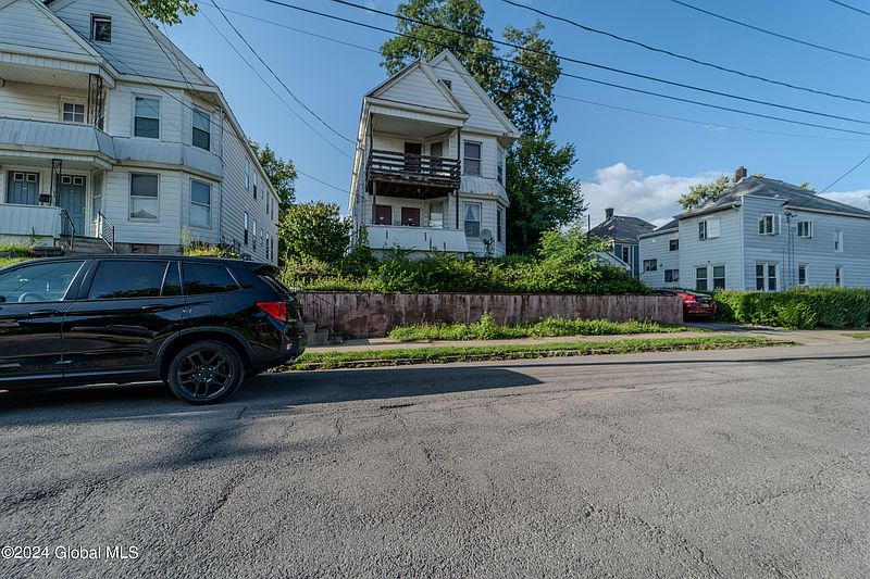2nd image of 1059-1061 Pearl Street