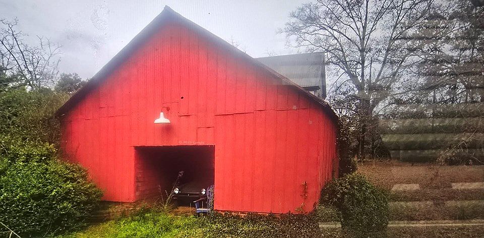 10th image of 910 Chestnut St
