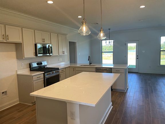 2nd image of 431 Rue Evangeline