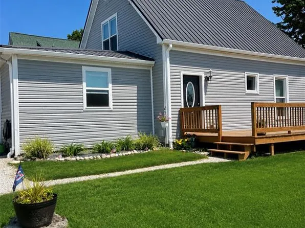 720 Chase St, Hillsboro, IL 62049