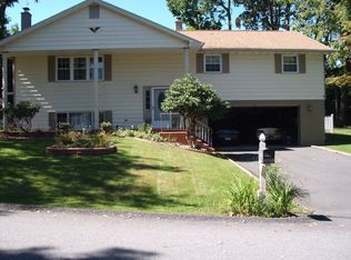 137 Carol Dr #L-17, Clarks Summit, PA 18411