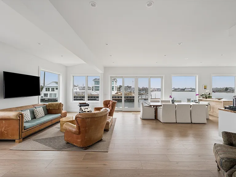 61 Dune Rd — Photo 6