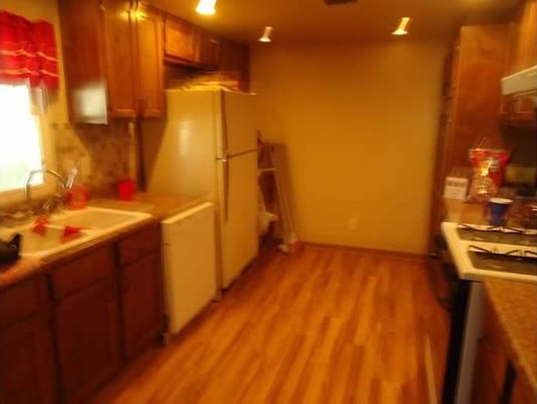 2nd image of 1302 E Grayson Ave