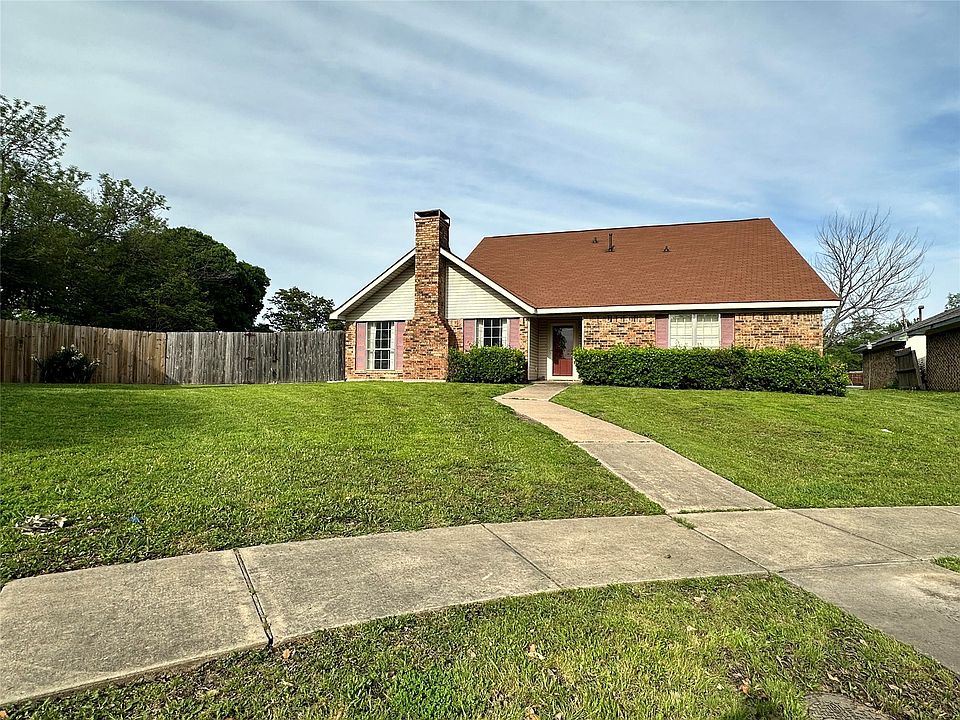 1st image of 813 Barcelona Cir