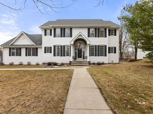 8324 Chambery Blvd, Johnston, IA 50131
