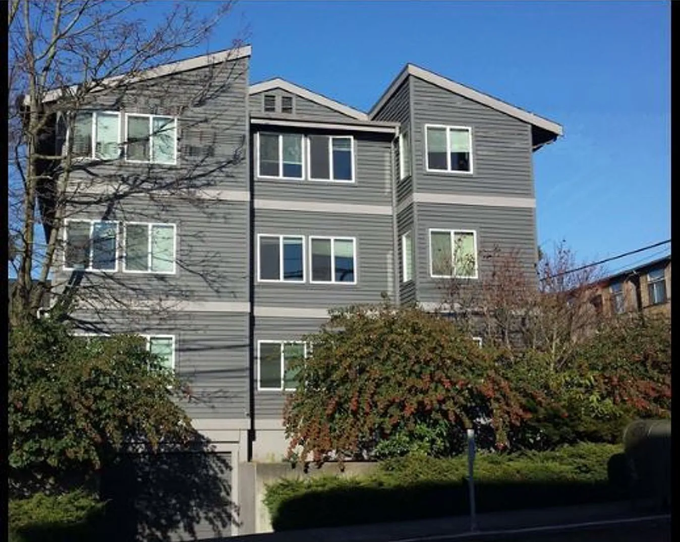 Caprice Apartments — Photo 3