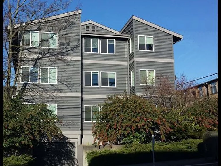 Caprice Apartments — Photo 1