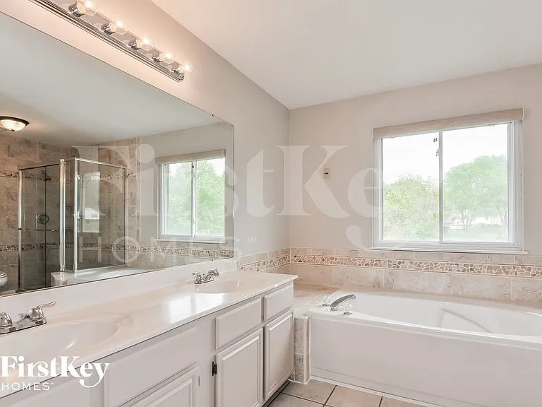 338 Forest Grove Ct — Photo 10