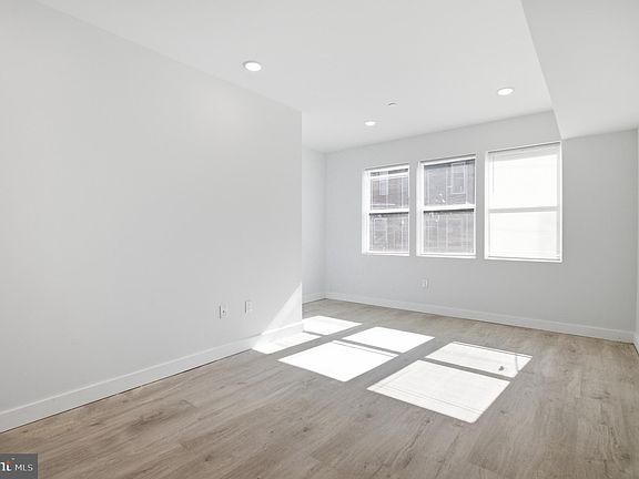 3rd image of 2346 N 16th St #2