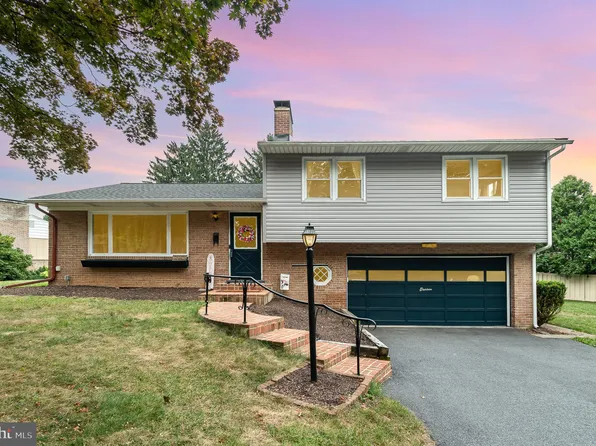 18 Colgate Dr, Camp Hill, PA 17011