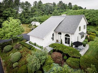 42 Pasture Ln, Bedford, NH 03110