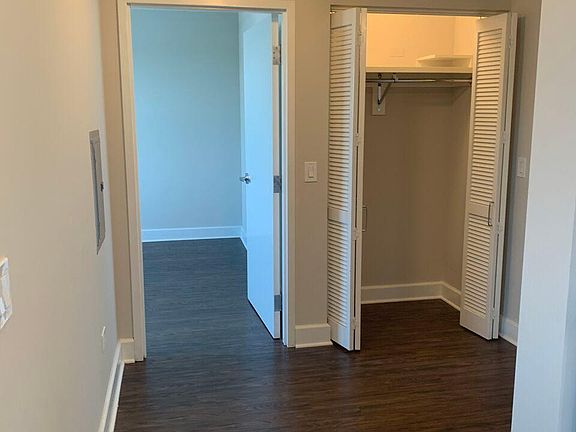 3rd image of 1370 E Hyde Park Blvd #808