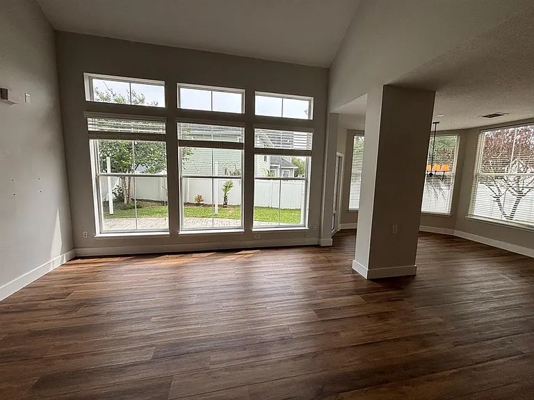 903 Yew Ct — Photo 17