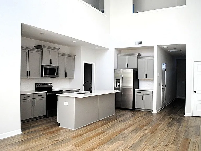 408 Ireland Way — Photo 2