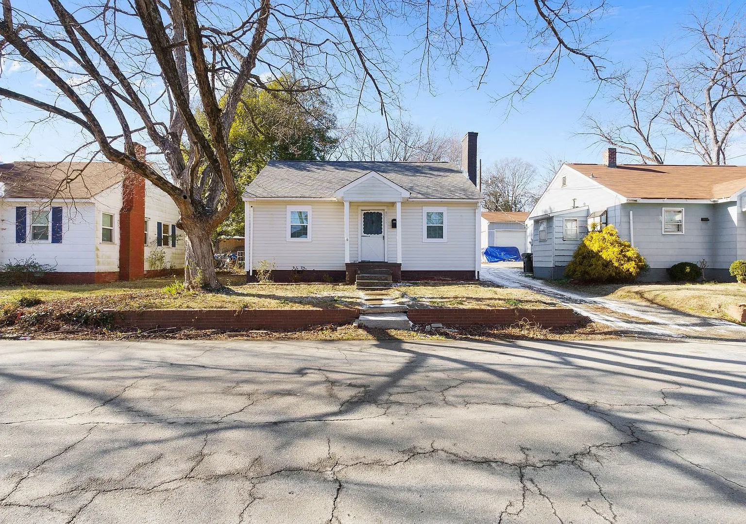 $1,295/month | 2 Bed | 1 Bath + Bonus Room | 752 sq ft — Photo 3