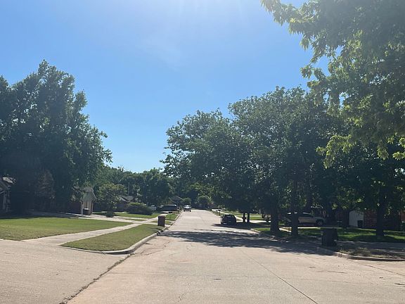 5th image of 521 Leaning Elm Dr