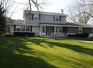 S76W31693 Arbor Dr, Mukwonago, WI 53149