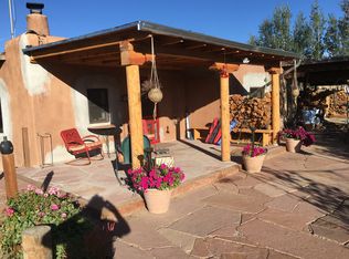1014 La Vega Ln, Taos, NM 87571