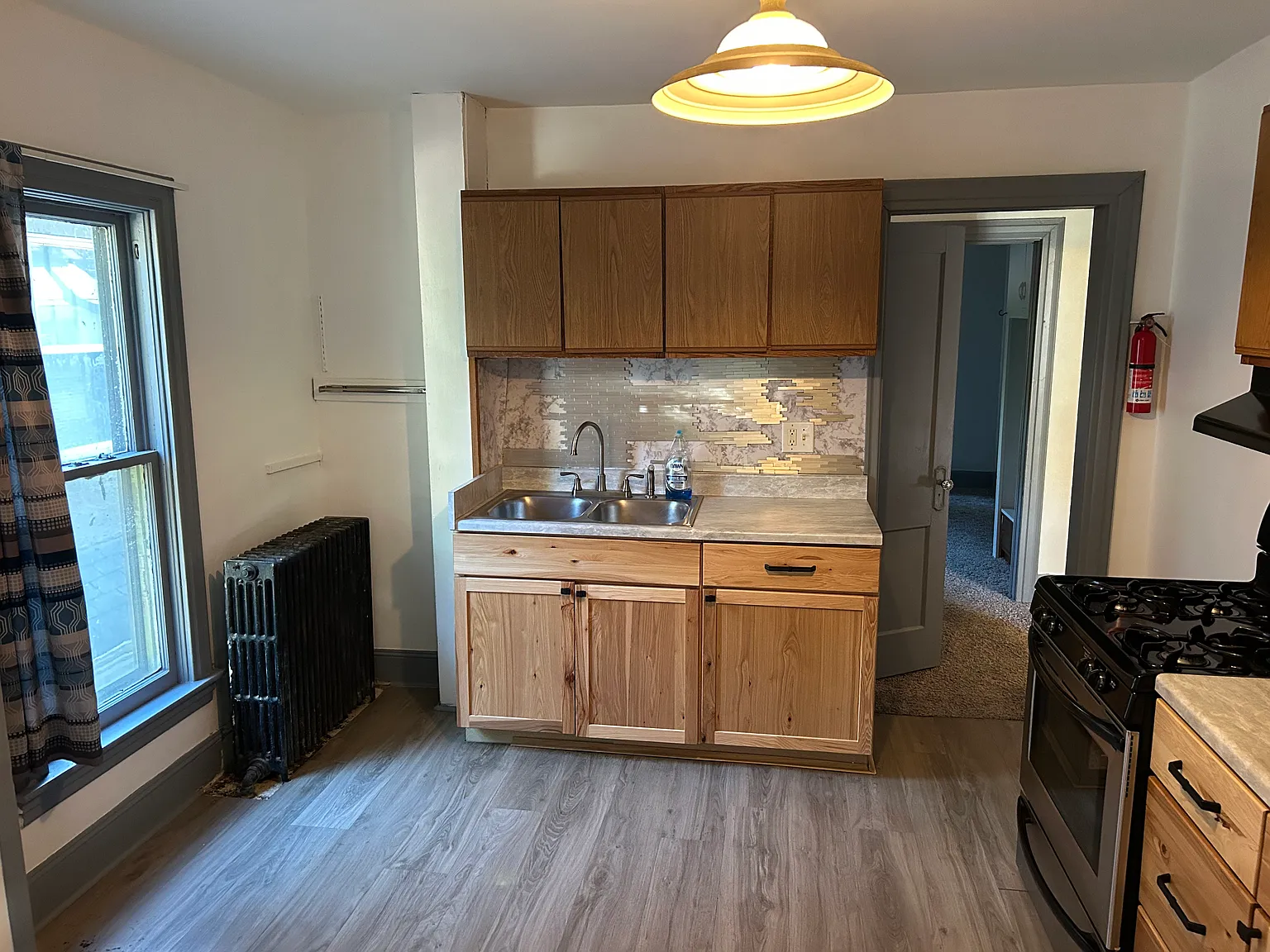 823 W Walnut St — Photo 1