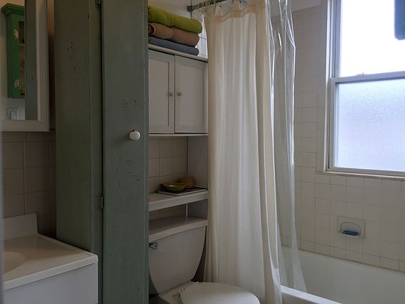 5th image of 26 Palmer Ave APT 1A
